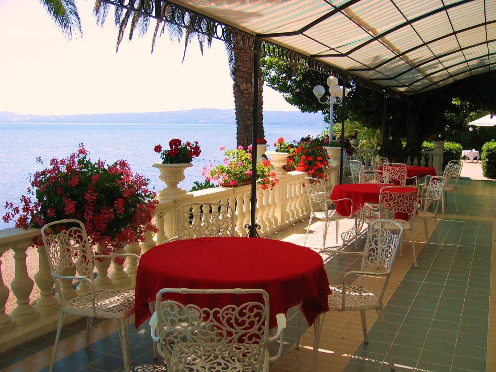 Hotel Lido - Beach And Palace Bolsena Exterior photo