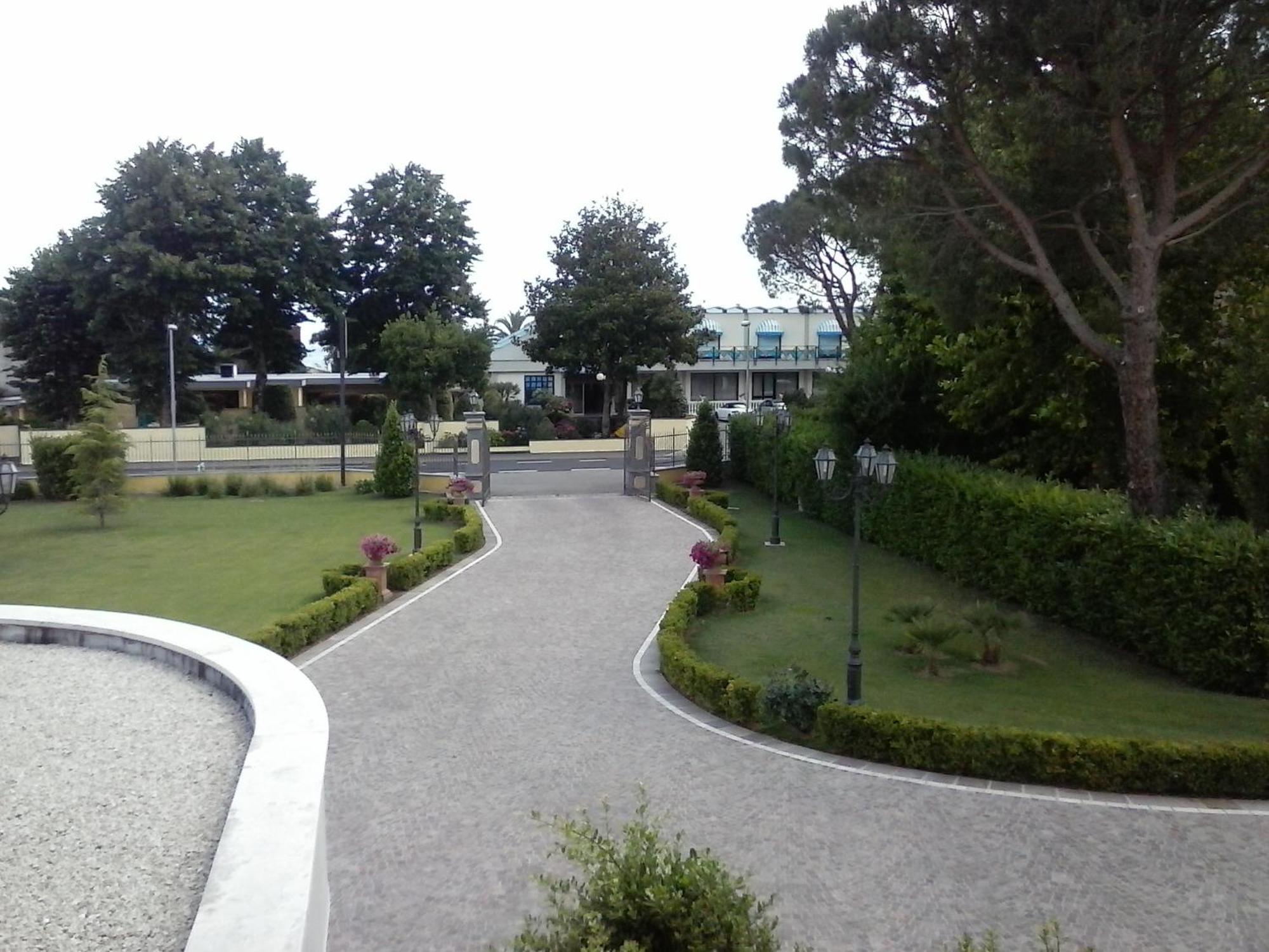 Hotel Lido - Beach And Palace Bolsena Exterior photo